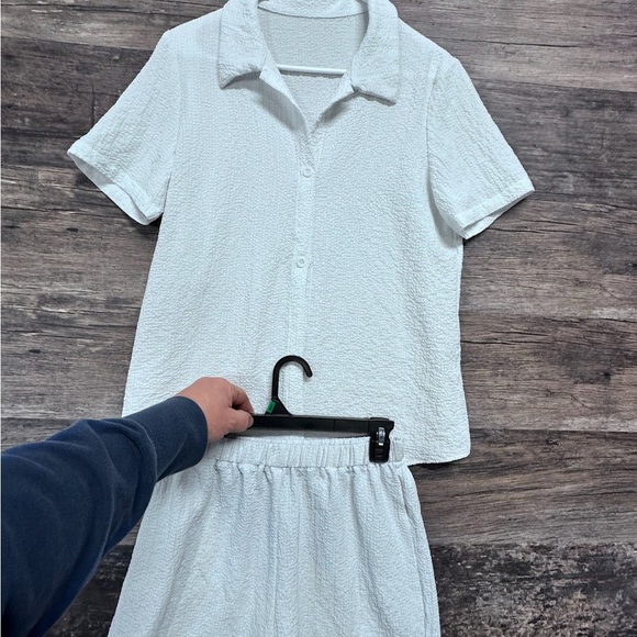 White Textured Button Down Shirt and Shorts OUTFIT Womens Size Medium - Picture 1 of 11